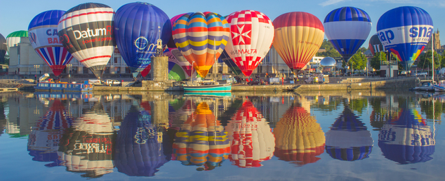 hot air balloons in the harbourside 